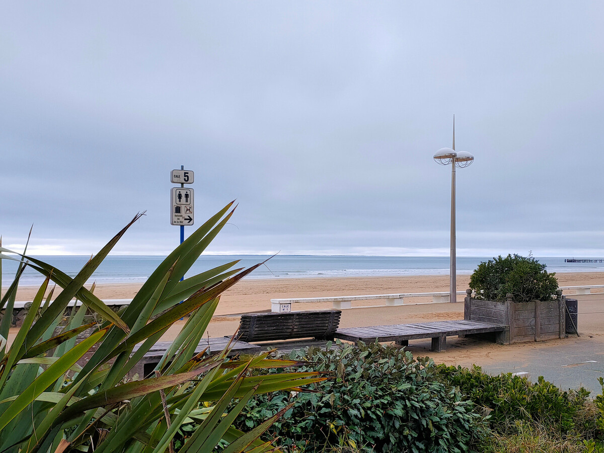 Appartement face mer avec terrasse et école de voile - Photo 25