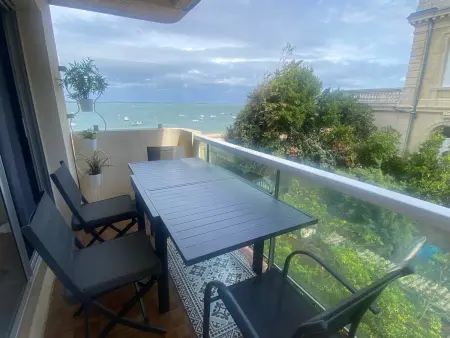 Location appartement à Arcachon, Studio à Arcachon avec vue mer, accès direct plage et parking sécurisé