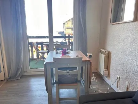 Studio 4 pers. accès direct pistes à Risoul, balcon vue sommets : photo 2