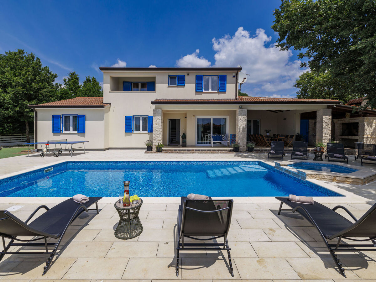 Villa Augusta avec piscine privée près de Žminj - Photo 1
