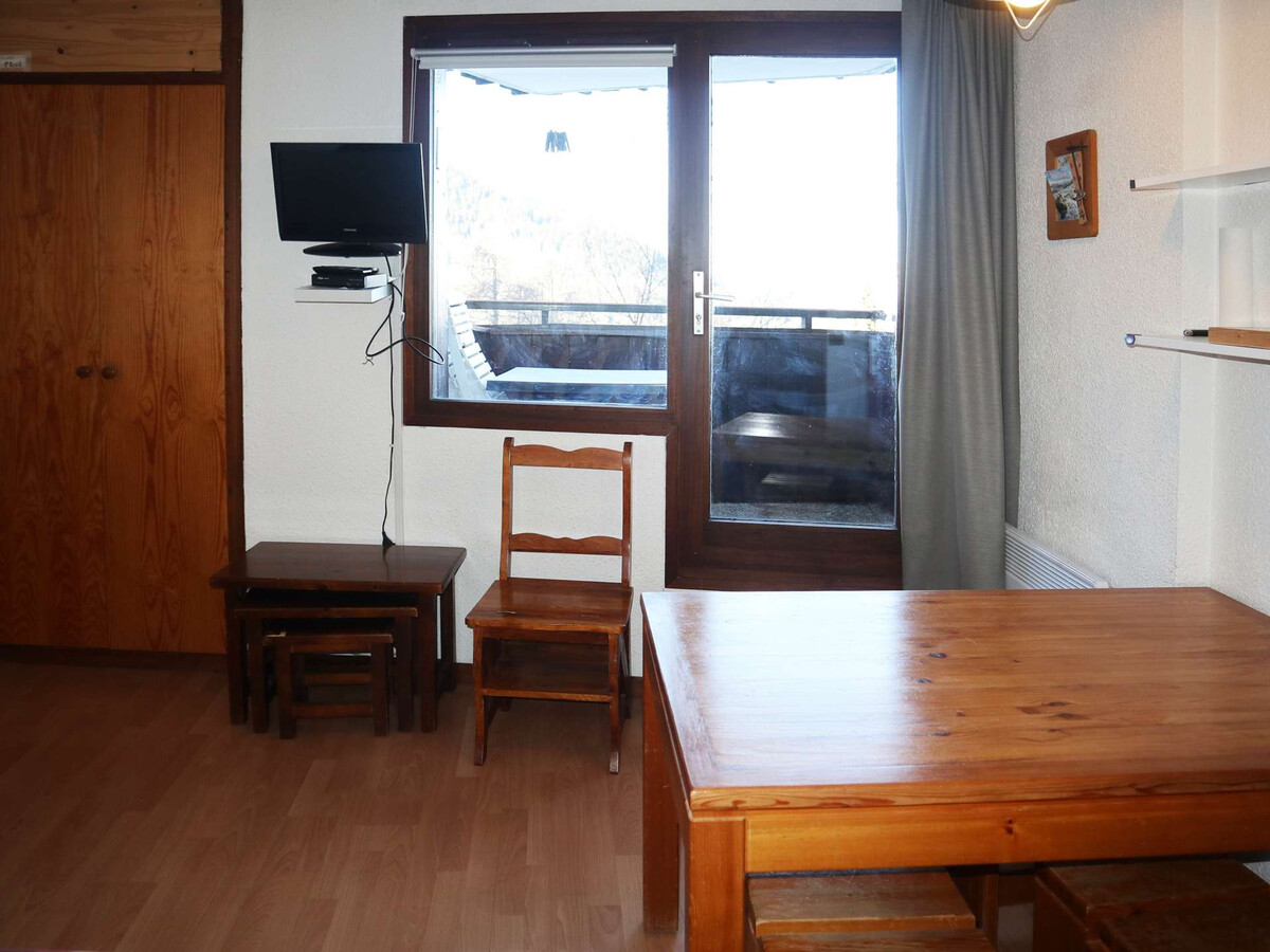 Studio aux Orres, départ skis aux pieds, solarium - Photo 3