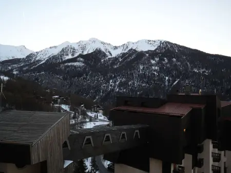 Studio 6 personnes avec balcon sud aux Orres, à 100 m des pistes : photo 9