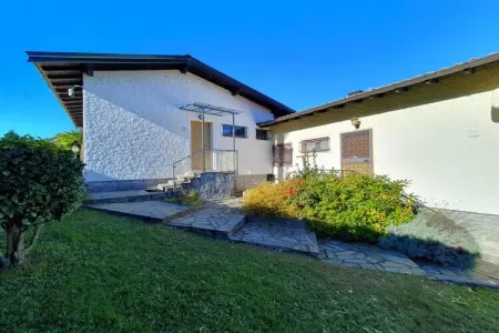 Maison 2 chambres avec terrasse et jardin près du lac Majeur