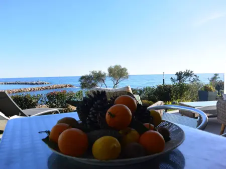 Location appartement à Sari Solenzara, T2 neuf Solenzara, piscine, clim, wifi, parking, proche commerces