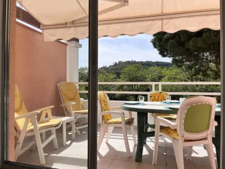 Location appartement à Le Lavandou, Appartement en bord de mer avec terrasse, 3 pièces, 4 couchages, parking privé au Lavandou