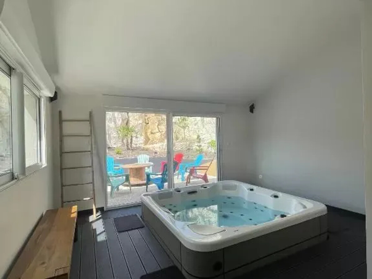 3 gîtes familiaux avec jacuzzi, piscine chauffée et terrain de jeux - Photo 4