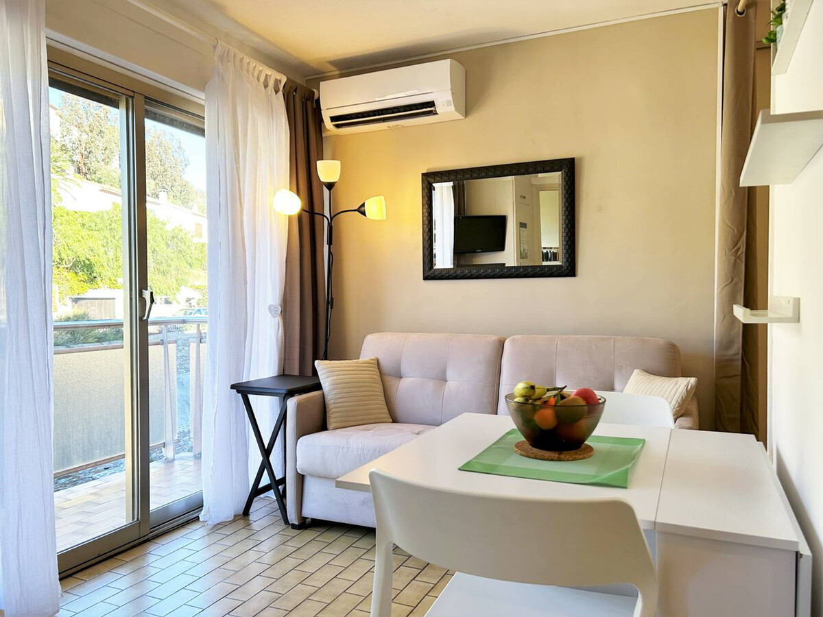 Studio 4 pers. au Lavandou, terrasse vue collines - Photo 1
