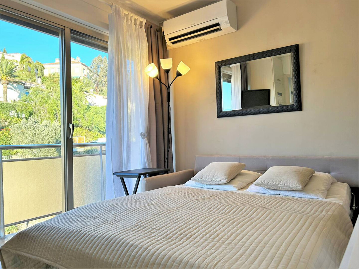 Studio 4 pers. au Lavandou, terrasse vue collines - Photo 6