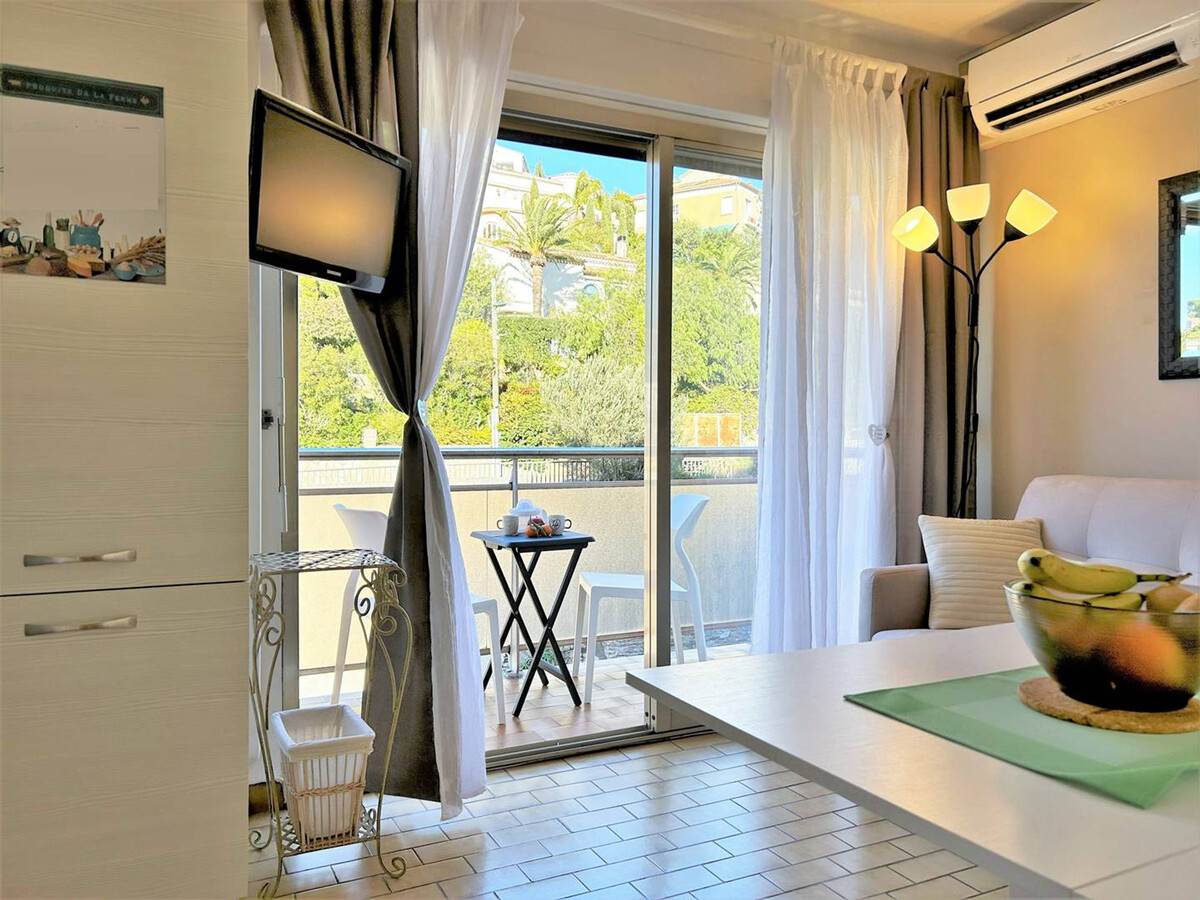 Studio 4 pers. au Lavandou, terrasse vue collines - Photo 7