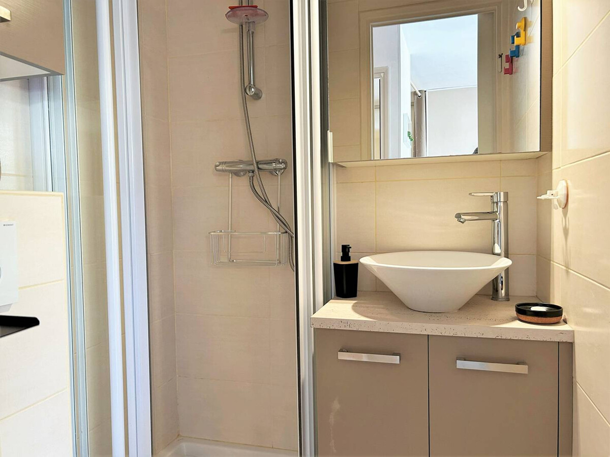 Studio 4 pers. au Lavandou, terrasse vue collines - Photo 10