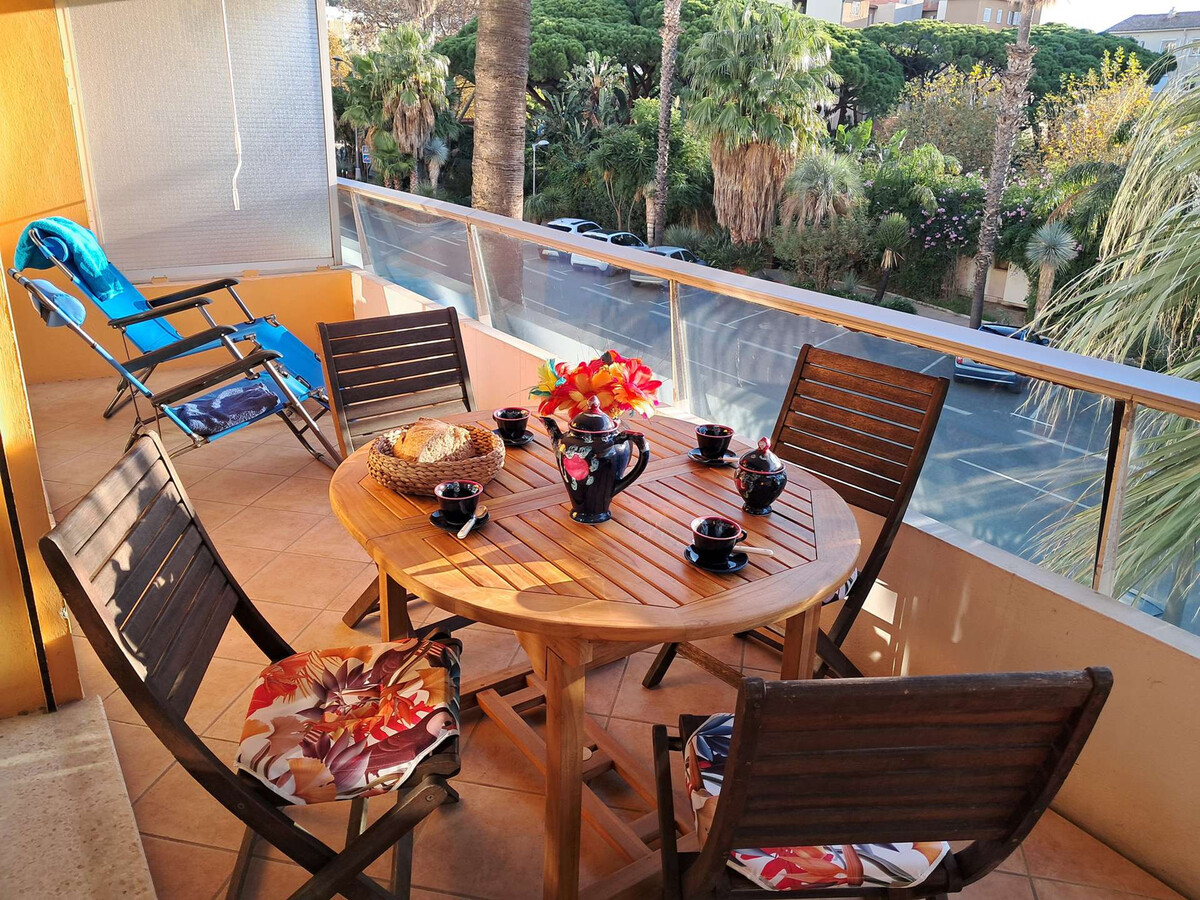 Appartement climatisé centre-ville Le Lavandou, 250m du port - Photo 1