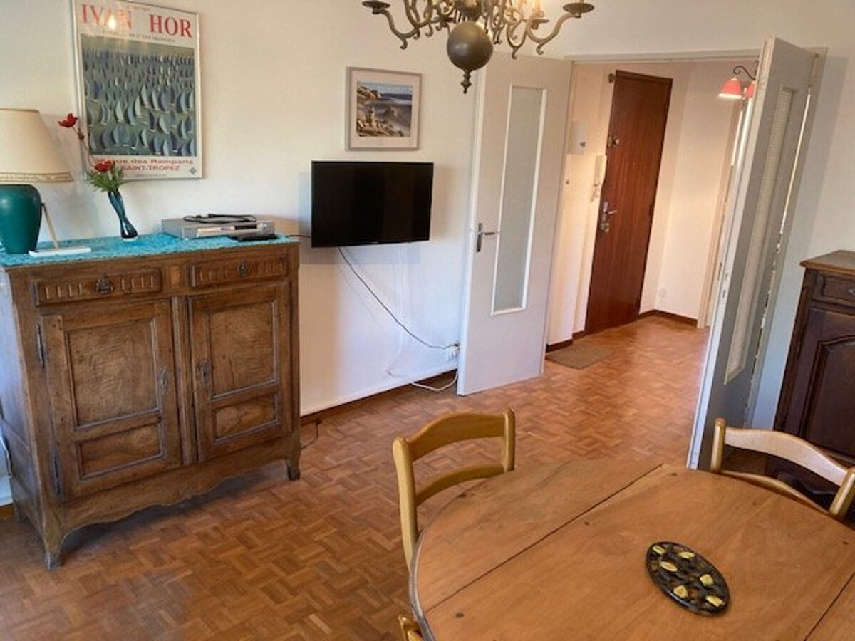 Appartement climatisé centre-ville Le Lavandou, 250m du port - Photo 4