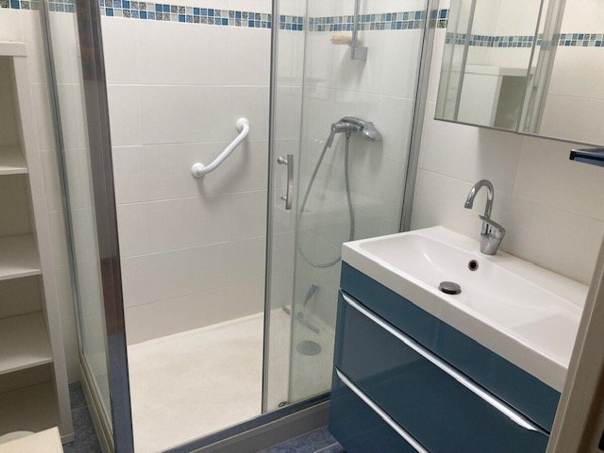 Appartement climatisé centre-ville Le Lavandou, 250m du port - Photo 11