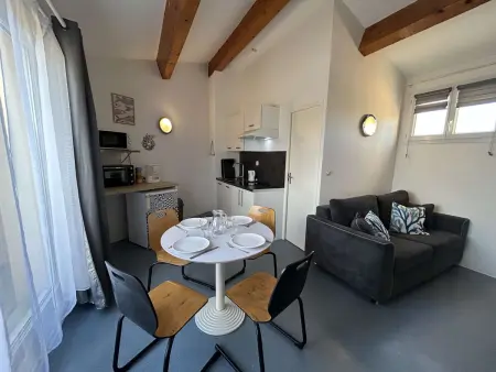 Location appartement à Narbonne, Studio rénové avec piscine, balcon, à 700m de la plage - Narbonne Plage