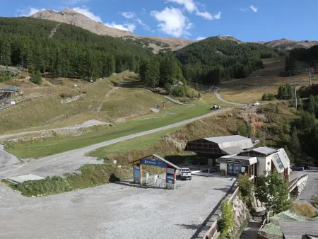 Studio cabine 4 pers aux Orres, balcon pistes : photo 6