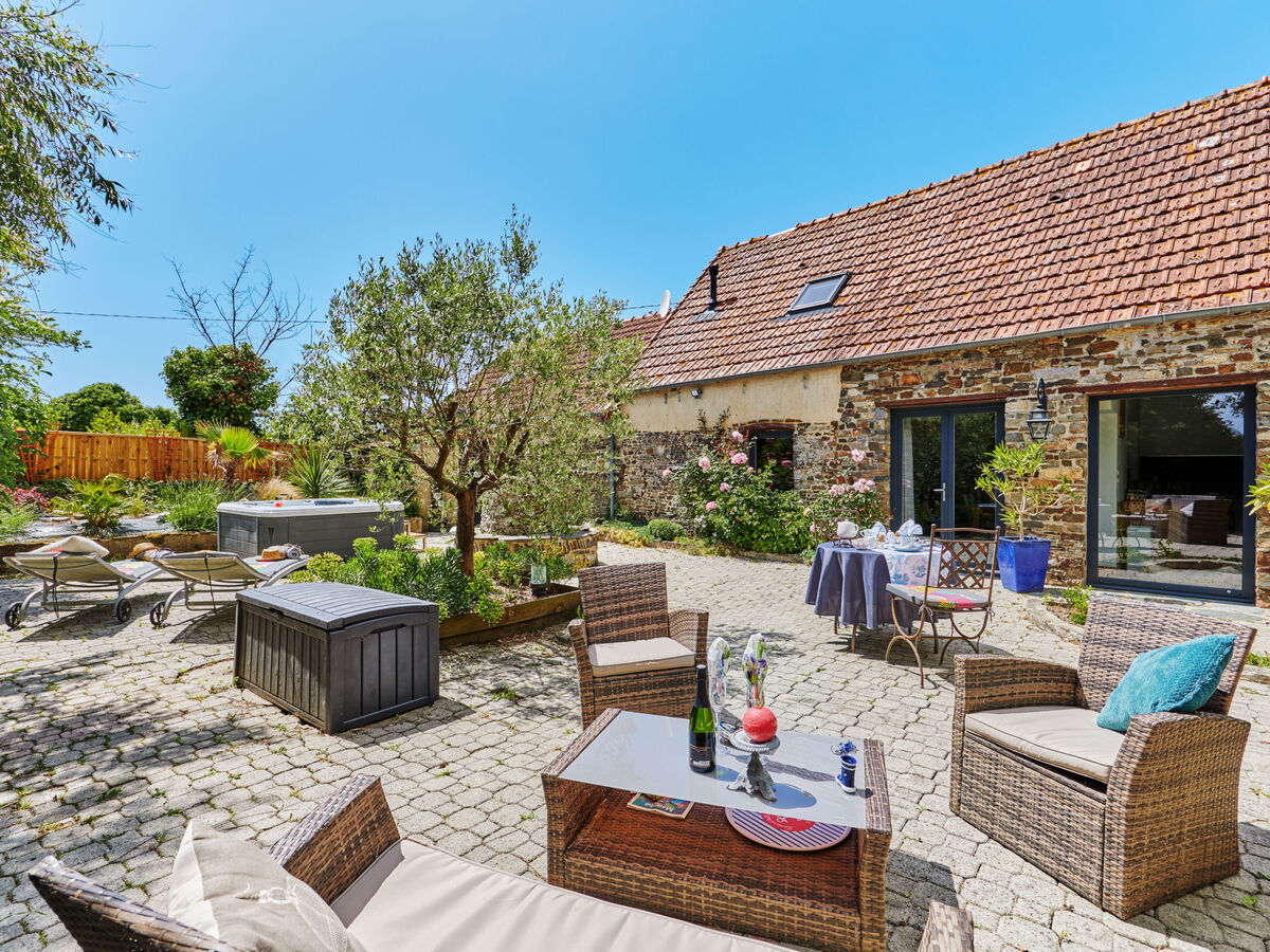 Le Hamelinet – maison avec spa et terrasse à Surville - Photo 1