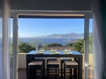 Location maison à Porticcio, Maison de vacances 4 pièces avec vue mer, climatisation et parking à Porticcio