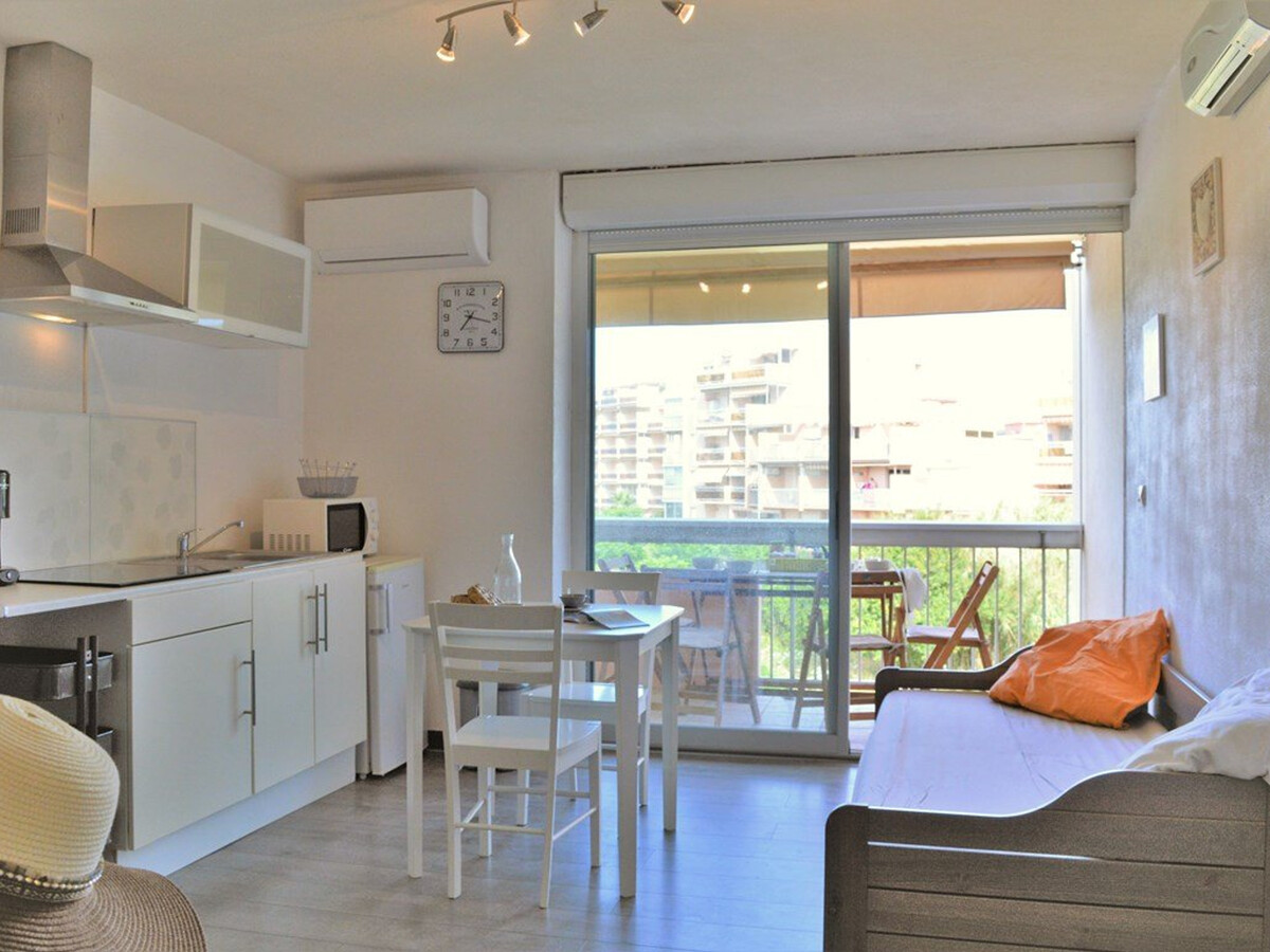 Studio climatisé terrasse et parking - Le Lavandou - Photo 2