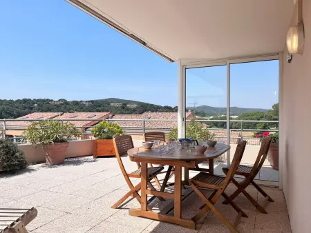 Location appartement à Le Lavandou, Appartement 2P avec Piscine, Clim, Parking - Le Lavandou
