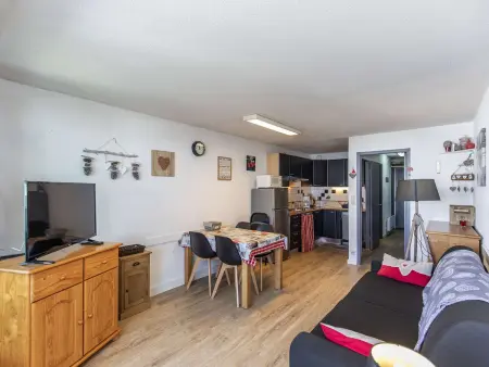 Location appartement à La Mongie, Studio cabine 5 pers, balcon, cuisine équipée, casier à ski
