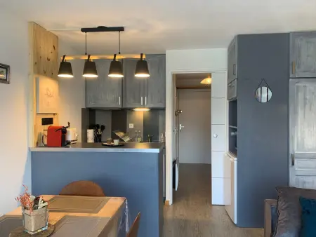 Studio rénové Pra-Loup, balcon vue vallée, 4 personnes : photo 3