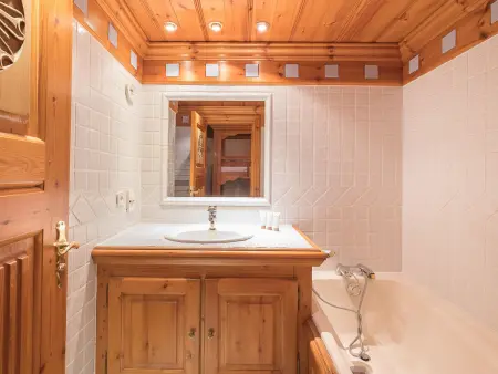 Appartement 3 chambres skis aux pieds avec spa à Courchevel : photo 5