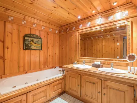 Appartement 3 chambres skis aux pieds avec spa à Courchevel : photo 6