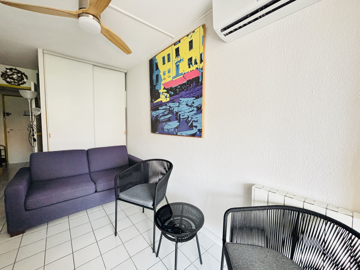 T2 meublé climatisé à 80m du port, loggia et parking - Photo 4