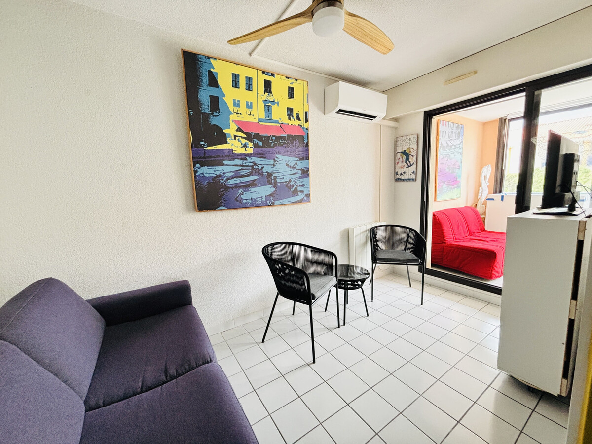 T2 meublé climatisé à 80m du port, loggia et parking - Photo 5
