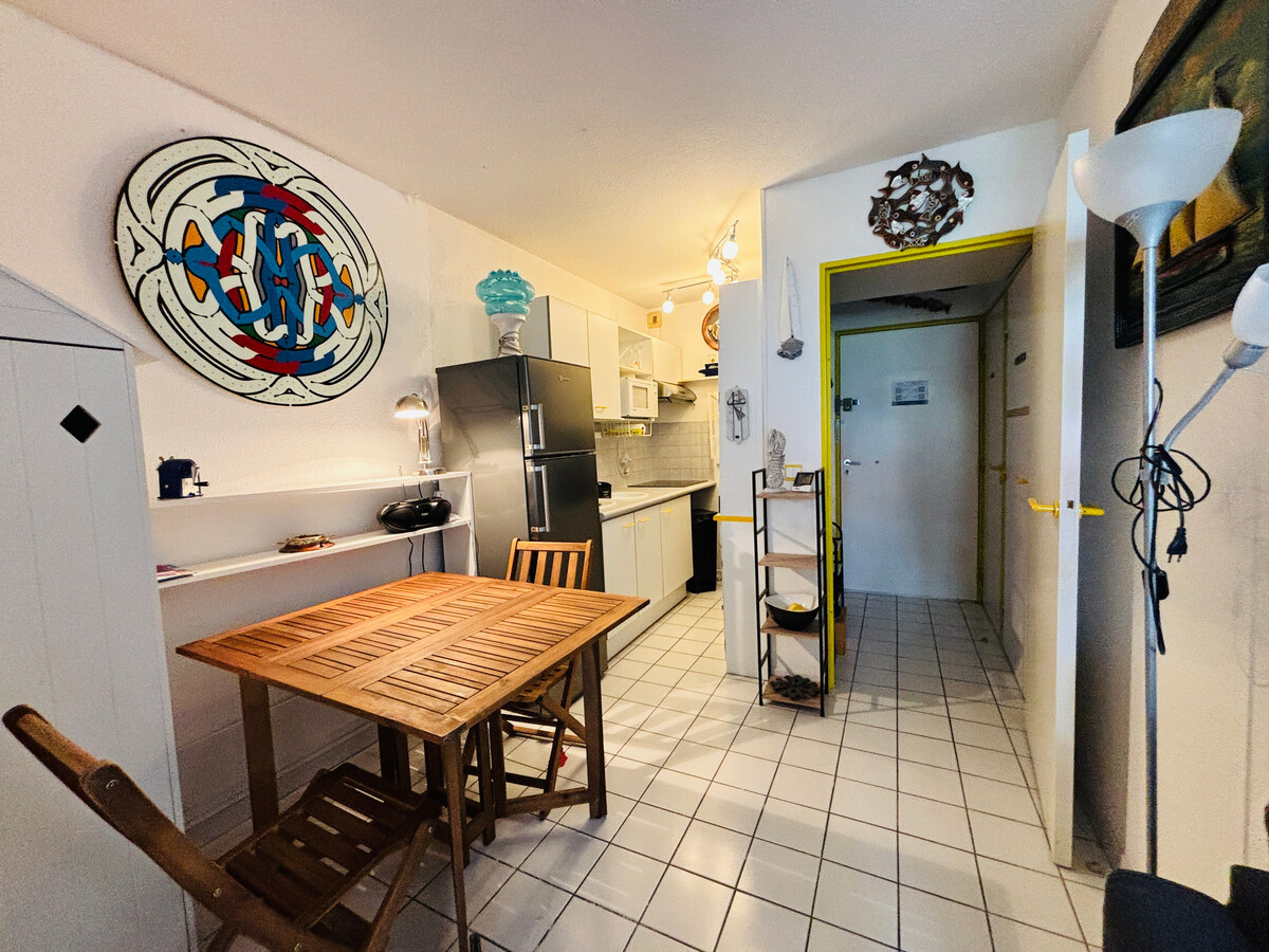 T2 meublé climatisé à 80m du port, loggia et parking - Photo 7