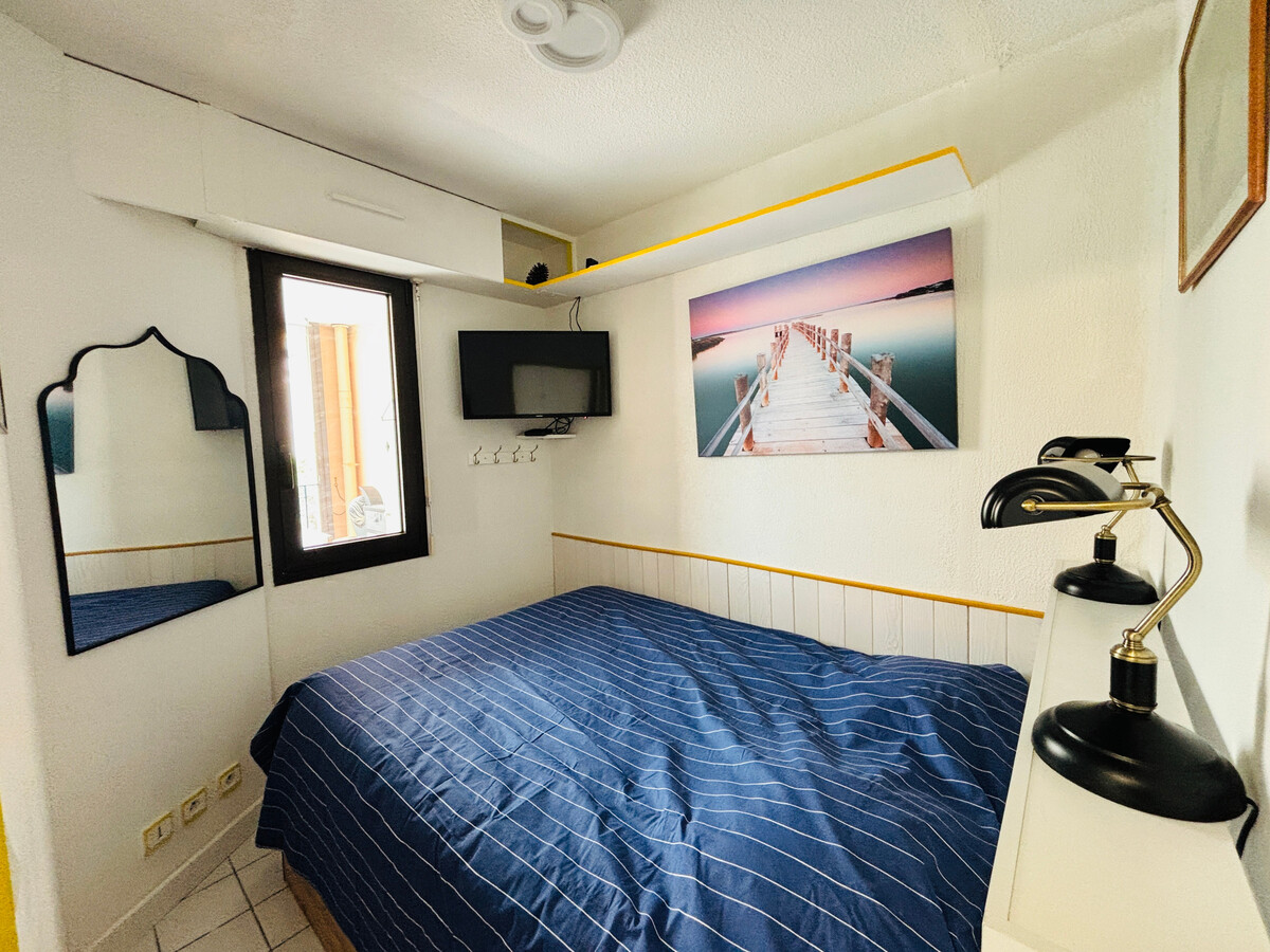 T2 meublé climatisé à 80m du port, loggia et parking - Photo 9