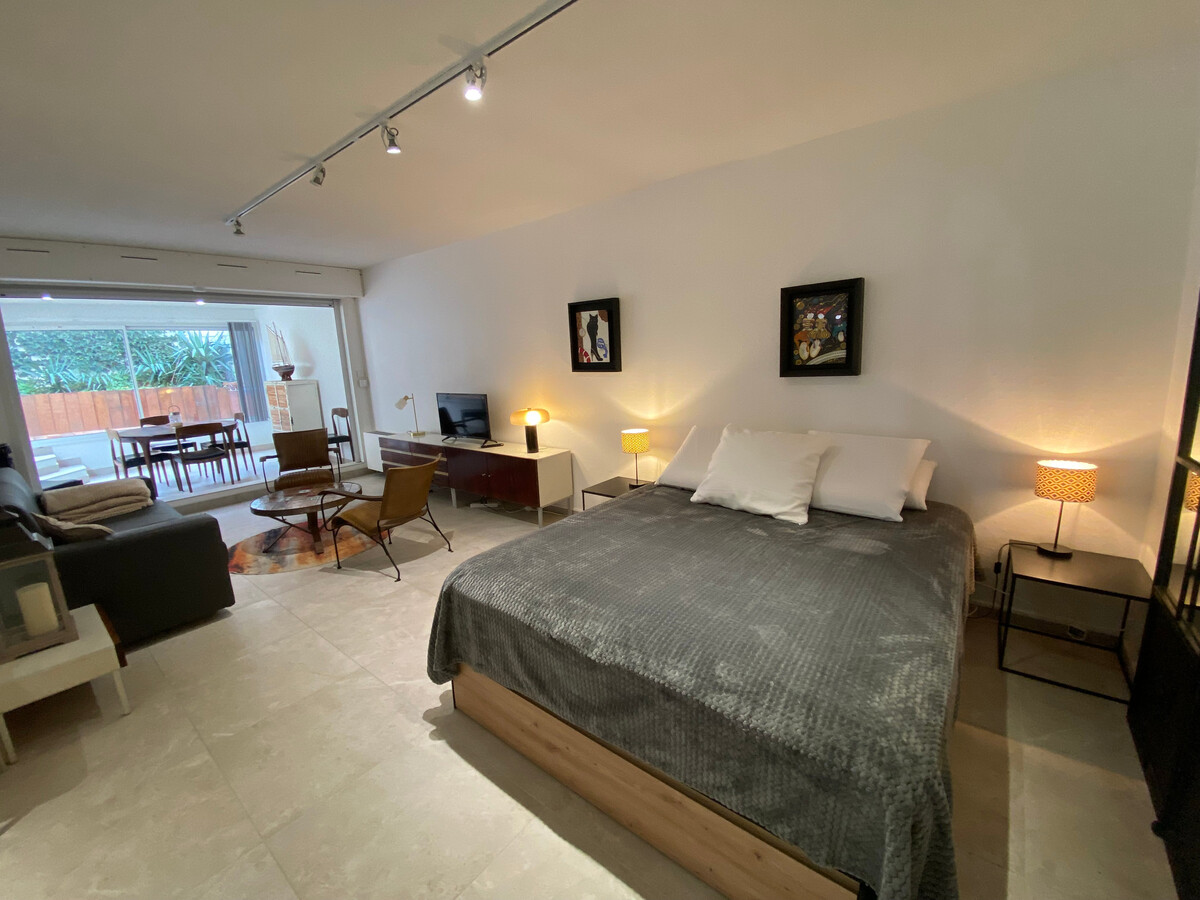 Studio rénové 50m² avec terrasse et parking souterrain - Photo 8