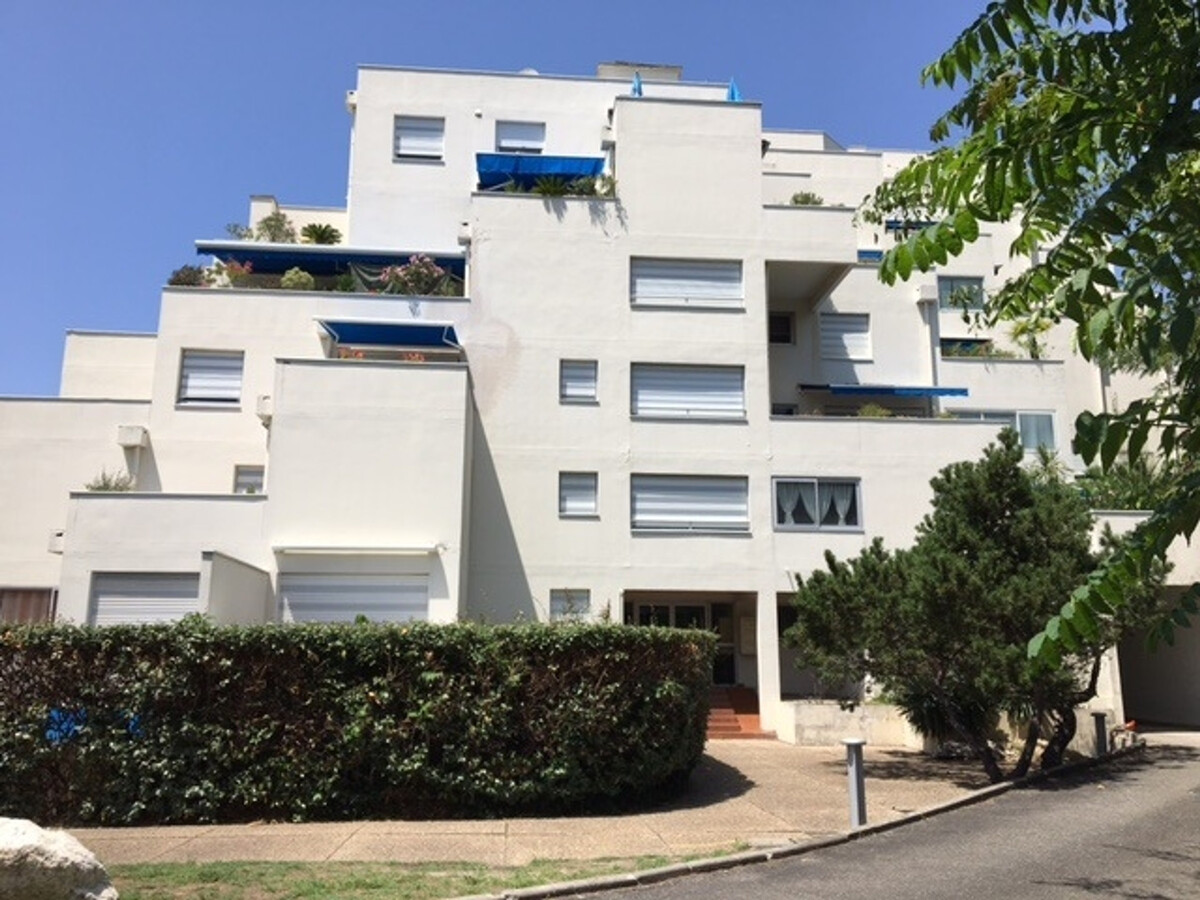 Studio rénové 50m² avec terrasse et parking souterrain - Photo 13