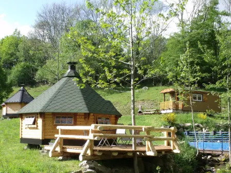 Location maison à Ferdrupt, Escapade Romantique: Cabane avec Terrasse Panoramique, Poêle à Bois et Éclairage Multicolore