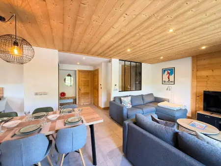 Appartement 6 pers, 1er étage chalet rénové, accès direct pistes : photo 2