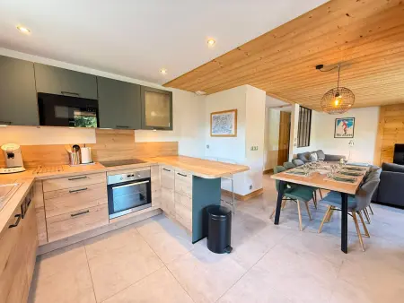 Appartement 6 pers, 1er étage chalet rénové, accès direct pistes : photo 3
