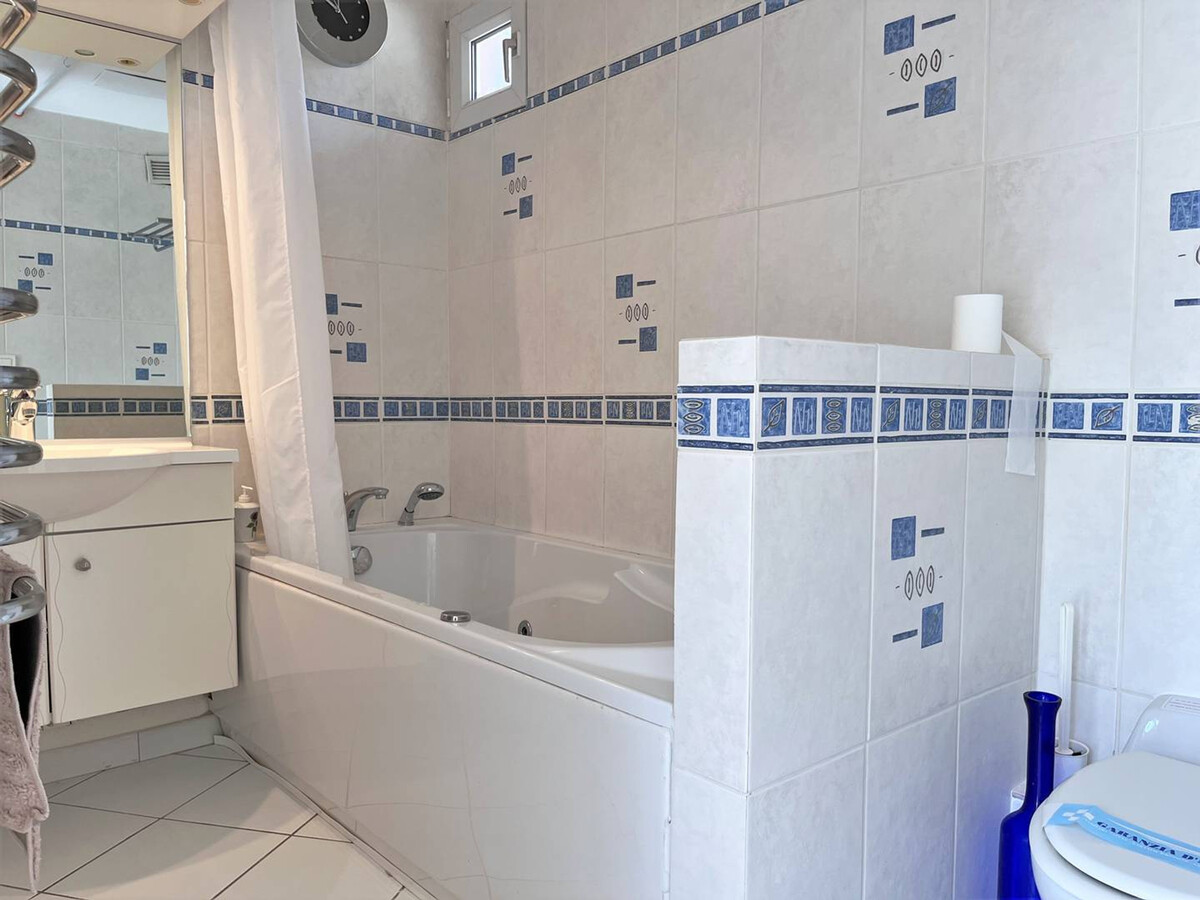 Duplex 3P Terrasse 25m² et Parking - Le Lavandou - Photo 11