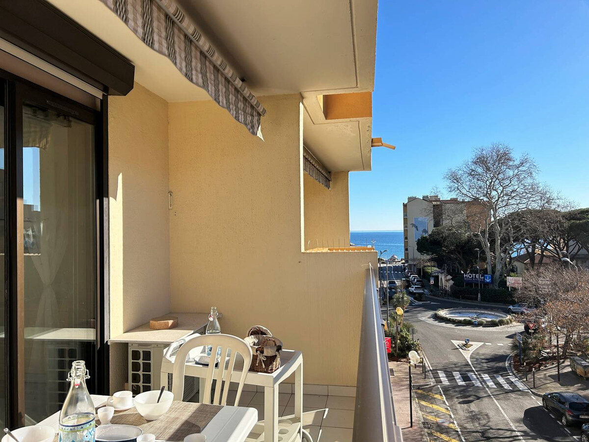 Appartement climatisé centre-ville du Lavandou, balcon sud - Photo 1