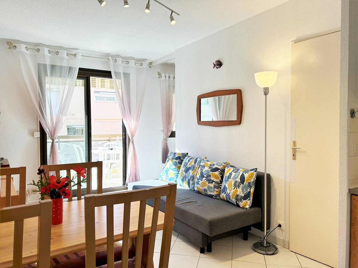 Appartement climatisé centre-ville du Lavandou, balcon sud - Photo 3