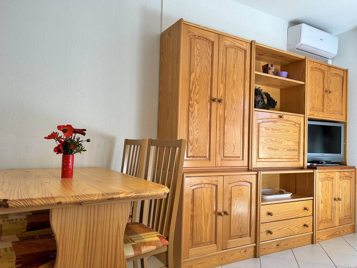 Appartement climatisé centre-ville du Lavandou, balcon sud - Photo 4