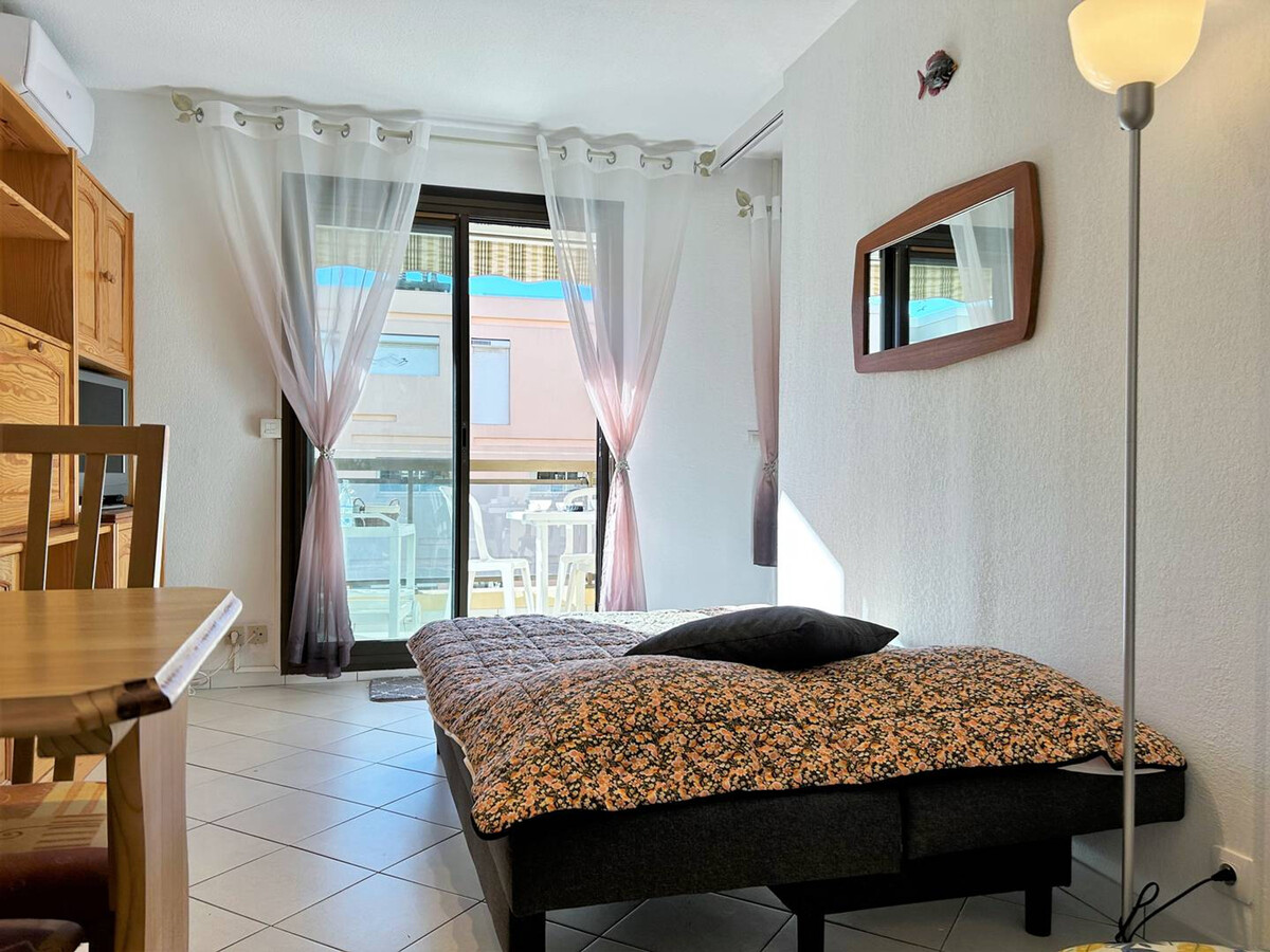 Appartement climatisé centre-ville du Lavandou, balcon sud - Photo 9