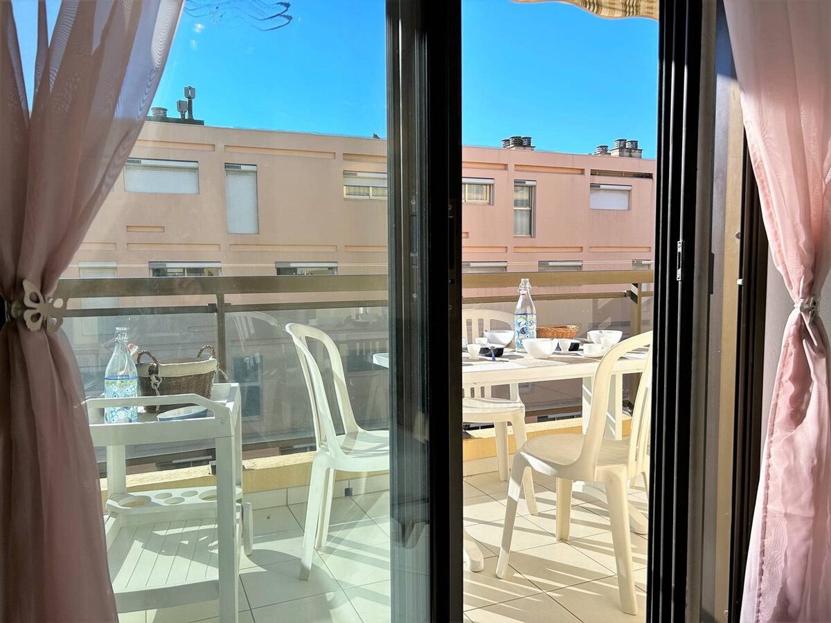 Appartement climatisé centre-ville du Lavandou, balcon sud - Photo 12