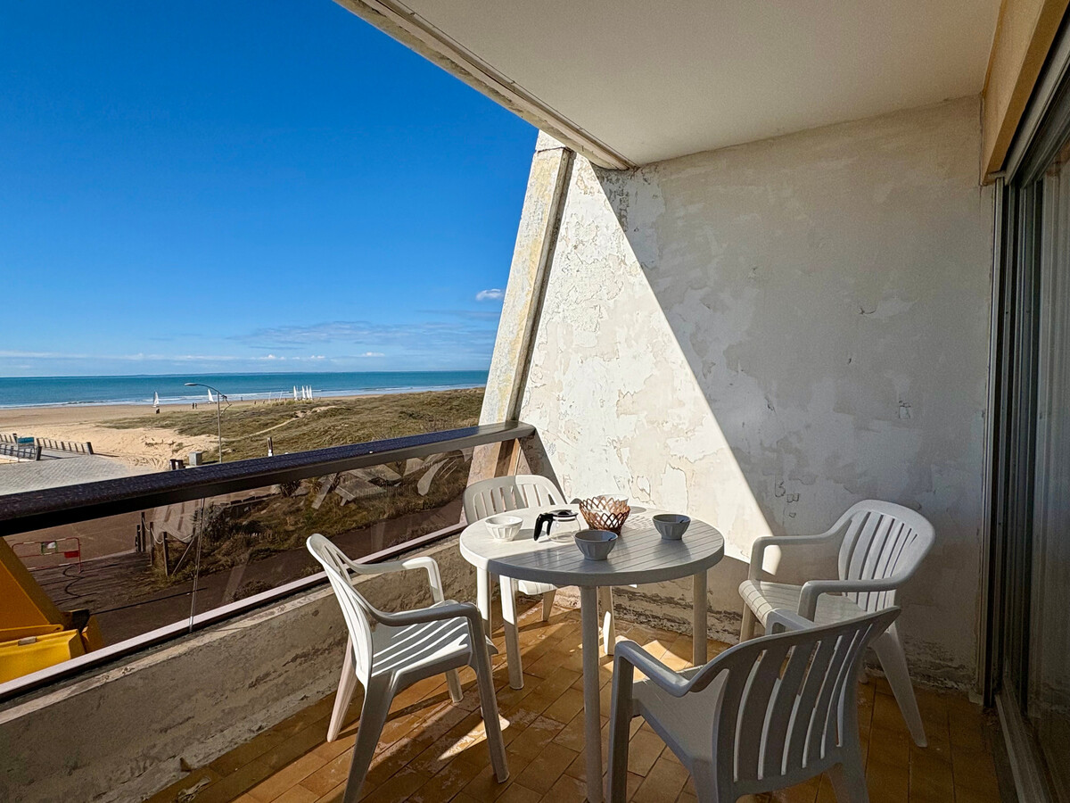 Studio rénové 30 m² face mer, accès plage direct - Photo 2