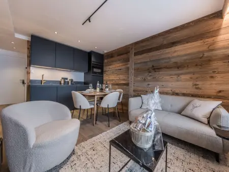 Location appartement à Courchevel, Appartement rénové, 4 pers, skis aux pieds, balcon, parking