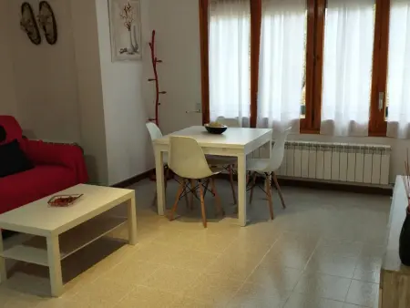Appartement Confortable à Jaca: Piscine, Parking, Proche Centre et Palais de Glace - Photo 3