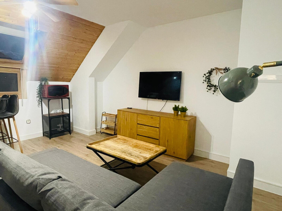 Appartement mansardé 1 chambre, piscine et parking à Jaca - Photo 5