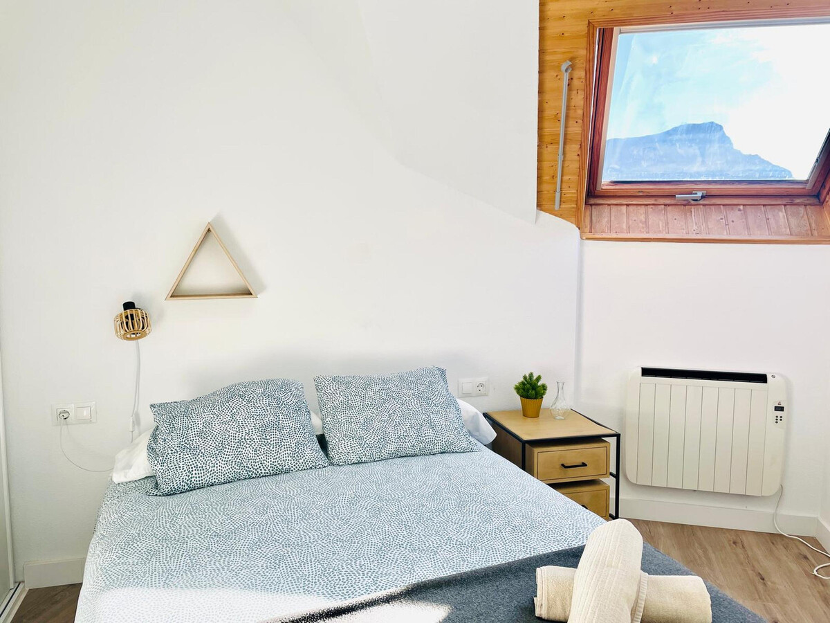 Appartement mansardé 1 chambre, piscine et parking à Jaca - Photo 9