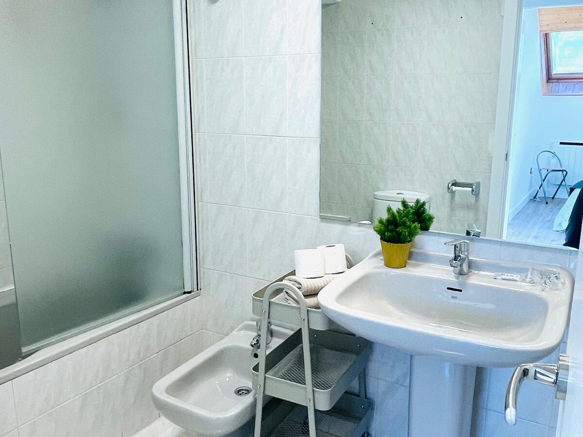 Appartement mansardé 1 chambre, piscine et parking à Jaca - Photo 10