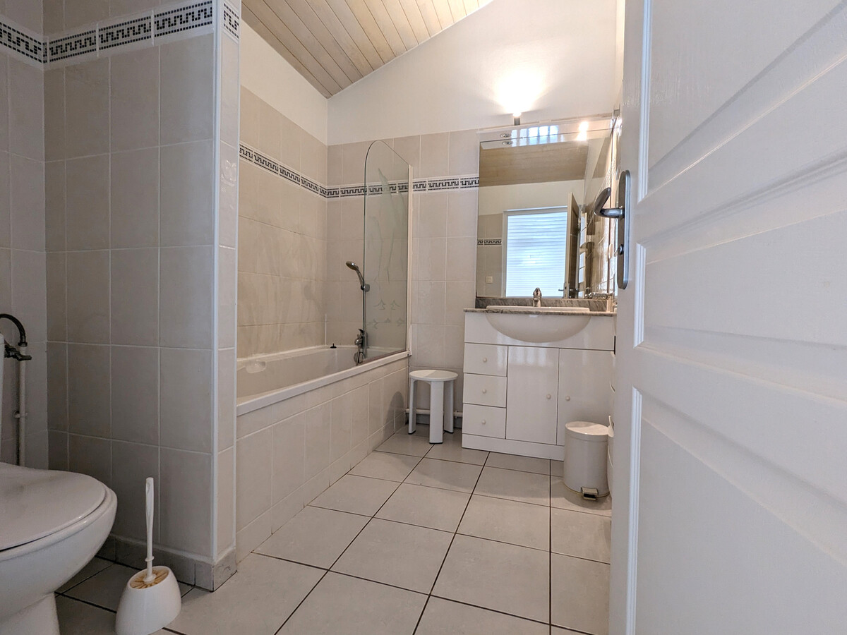 Duplex T3 lumineux avec balcon Sud et parking à Arcachon - Photo 11