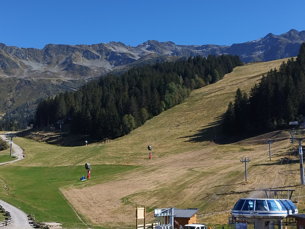 Studio cabine skis aux pieds, balcon vue piste - Photo 11